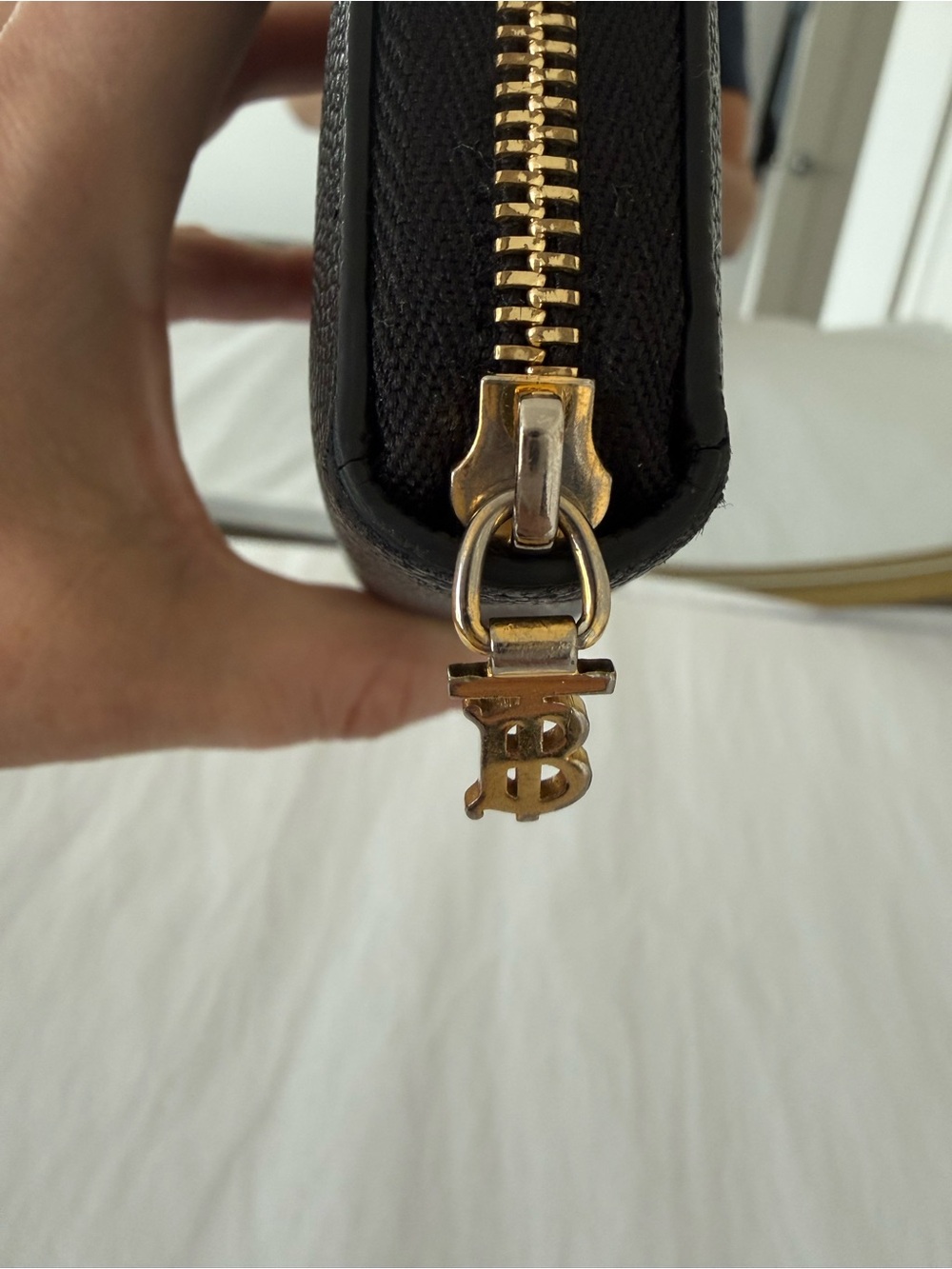 Burberry Black Pebbled Leather Zip-Around Wallet with Gold TB Logo - Picture 3 of 15